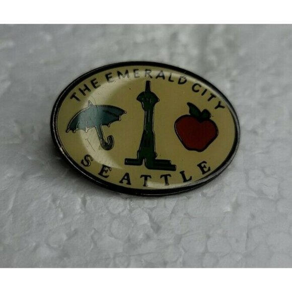 - THE EMERALD CITY SEATTLE WASHINGTON UMBELLA SPACE NEEDLE APPLE‎ TRAVEL PI… - Picture 1 of 4